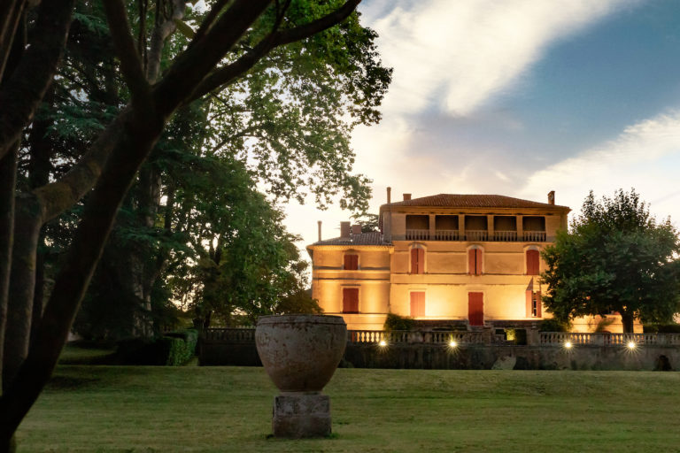 Château by night William Coppola Guide Sesame.jpg 768x512